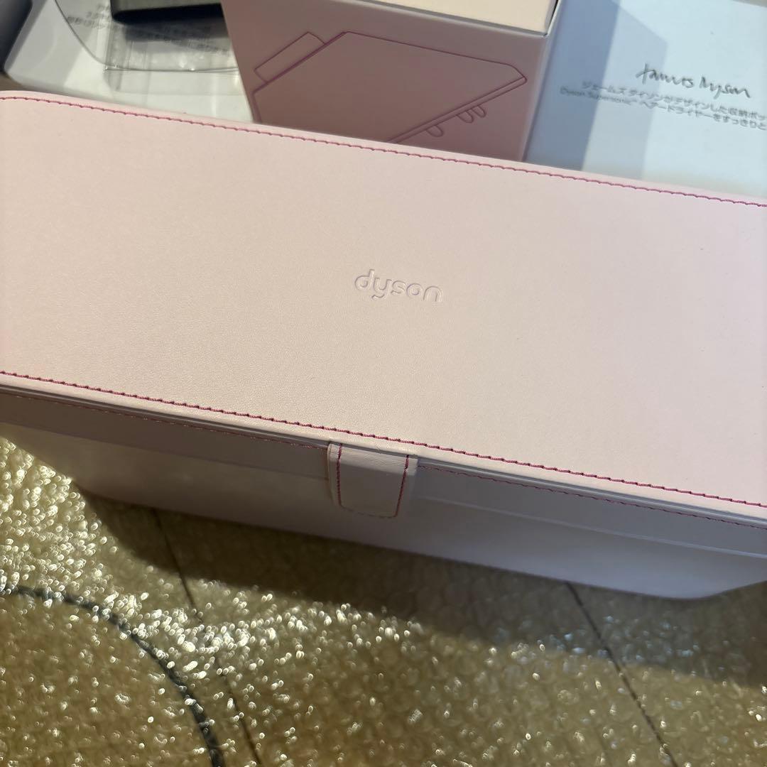 ダイソンドライヤー　箱付き
