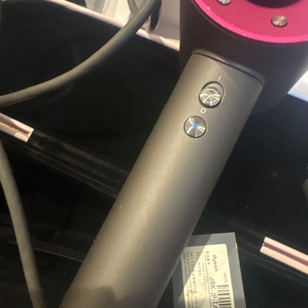 ダイソンドライヤー　箱付き