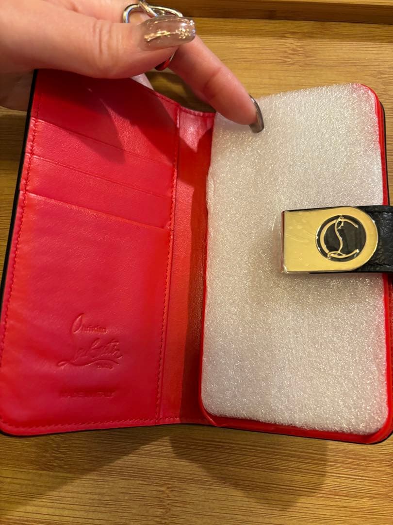 【新品未使用】　Christian Louboutin 手帳型ケース 黒
