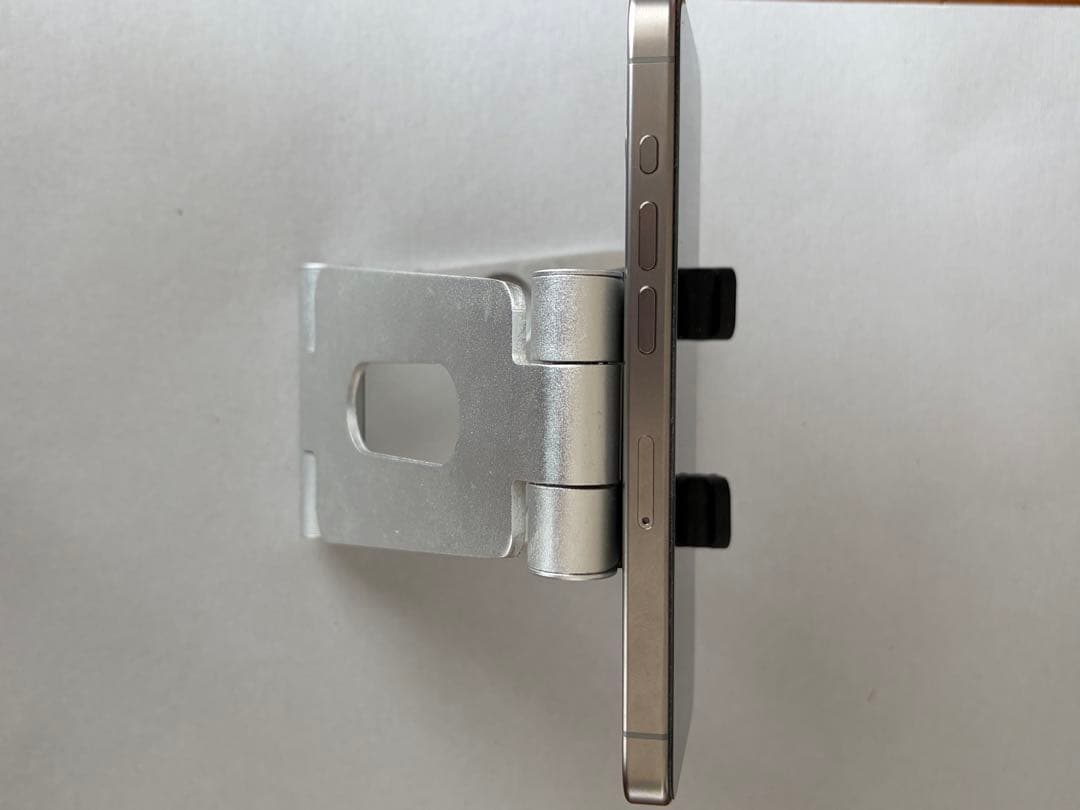 【美品】iPhone 15 Pro 256GB チタニウム (純正ケース付)