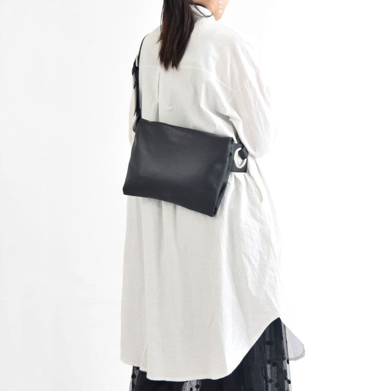 カワカワ　kawa-kawa ボディバッグ　ボディーバッグ　ベージュ