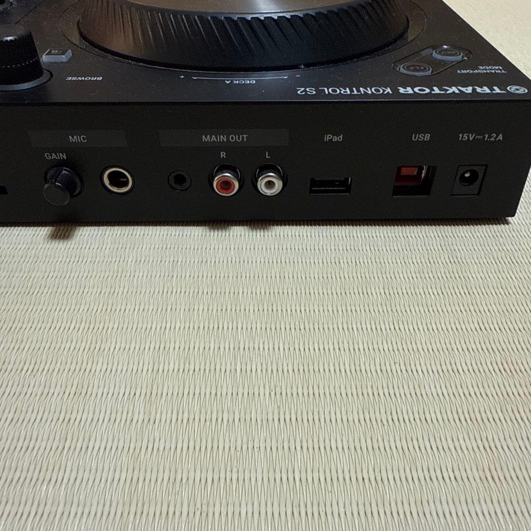 Traktor Kontrol S2 MK3 DJコントローラー