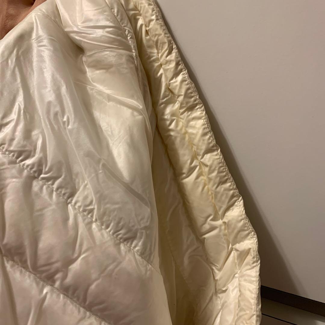 ホワイト モンクレールダウンジャケット