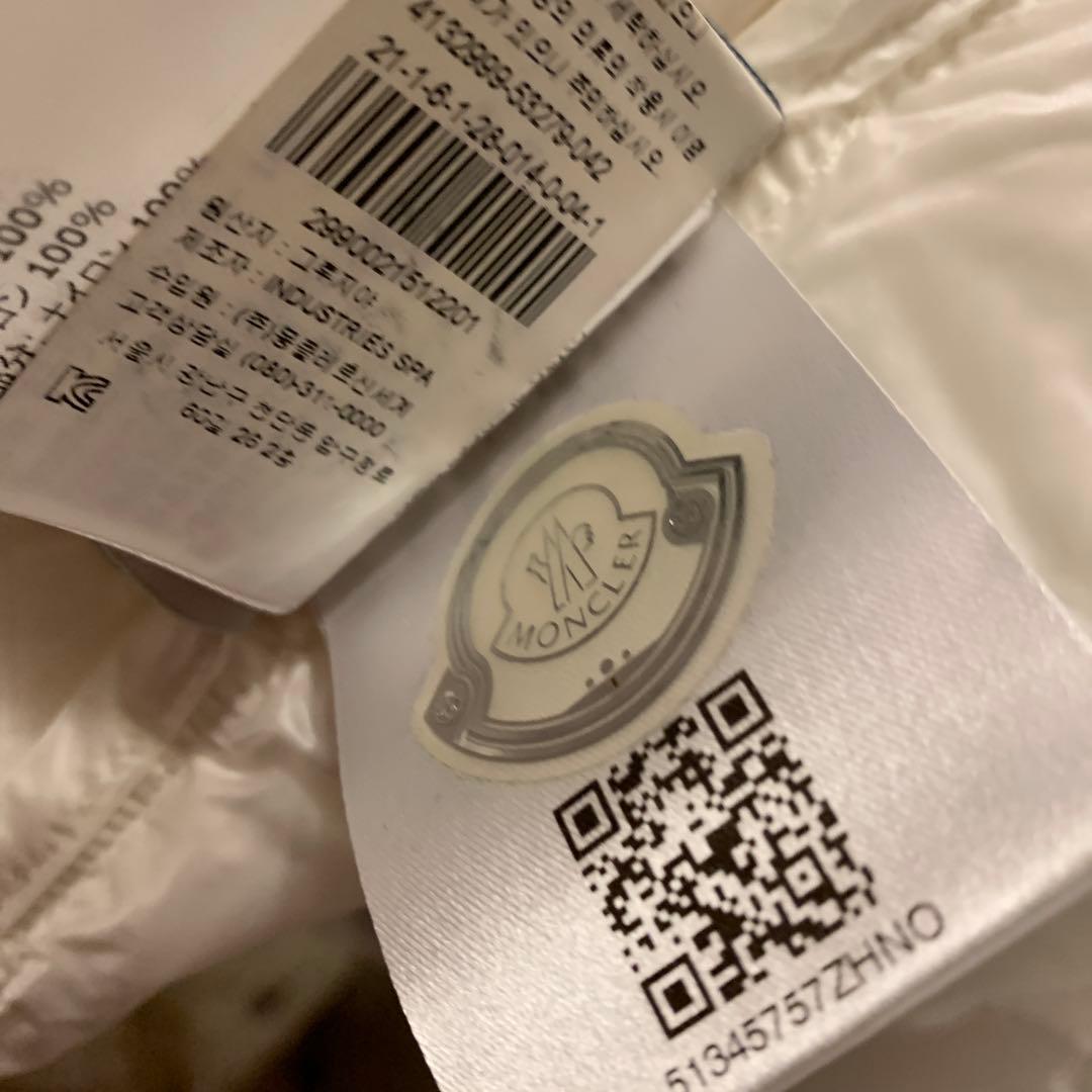 ホワイト モンクレールダウンジャケット