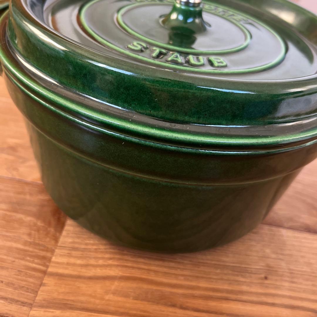 美品 STAUB ピコ ココット ラウンド 20cm バジルグリーン 両手鍋