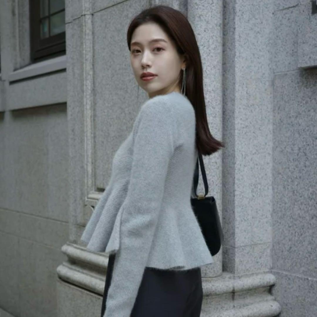 anuaans ペプラムショートニットトップス