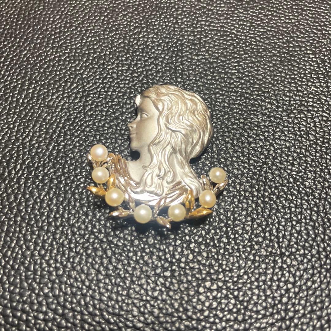 パール ブローチ