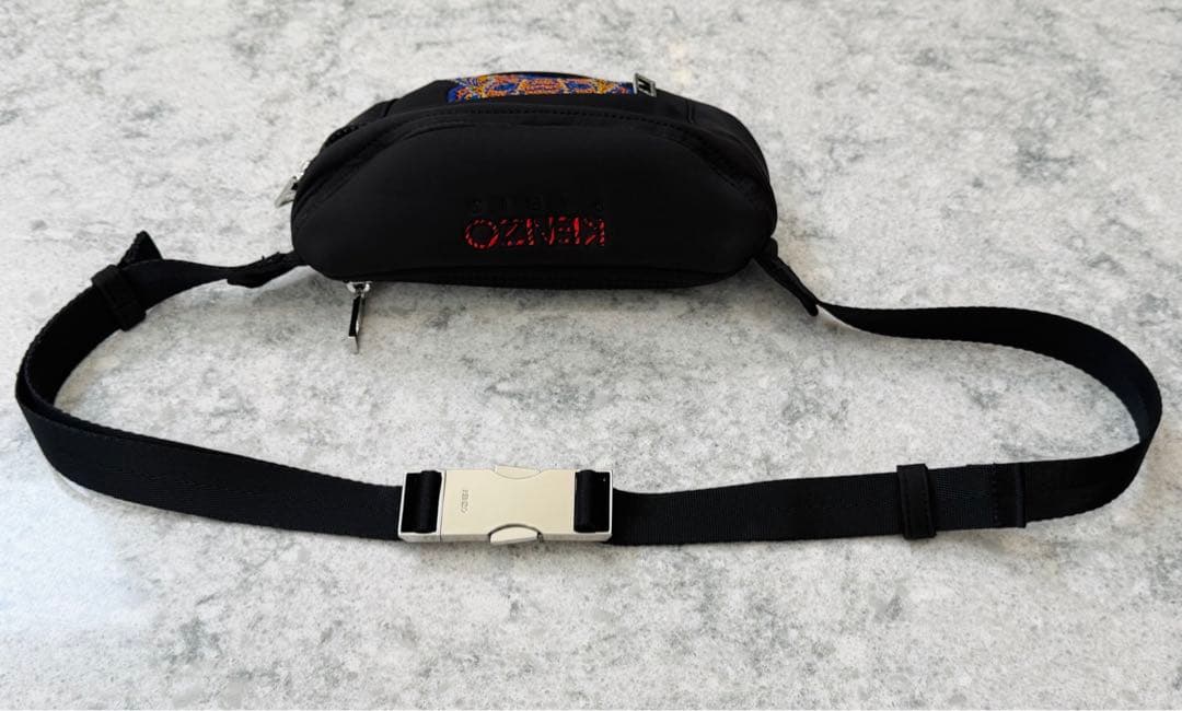 【極美品】KENZO ケンゾー ボディバッグ ウエストポーチ タイガー 刺繍 黒
