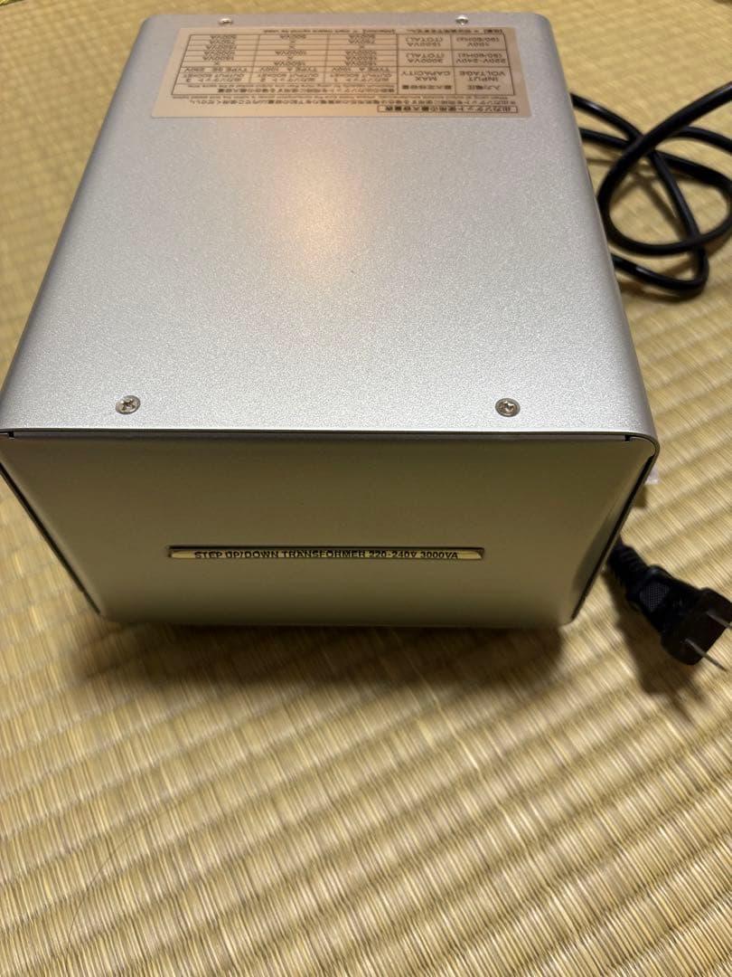 カシムラ　　TTS-119C 国内海外電圧切替変圧器　3000W