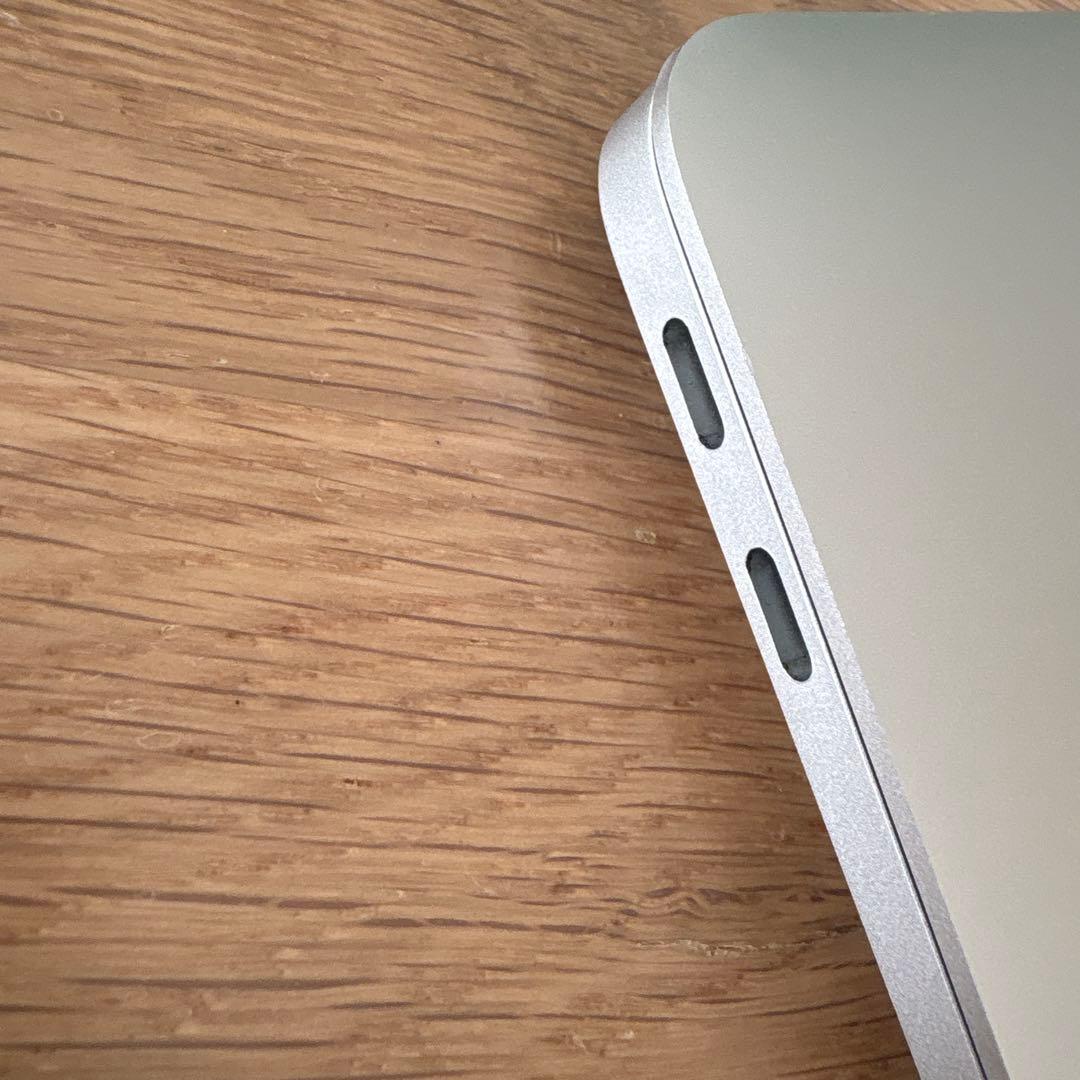 MacBook Air (M1, 2020) 13インチ　8GB/256GB