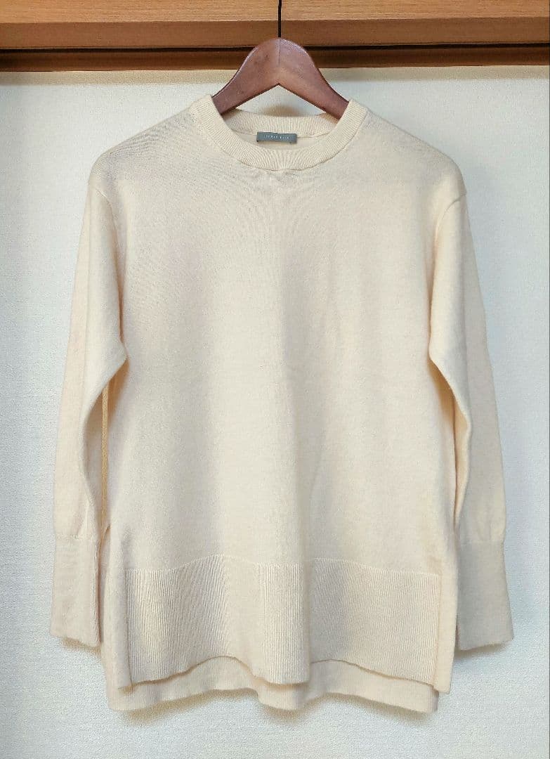 セオリーリュクス　クリーム色カシミヤ100％長袖ニット、セーター 38　極美品