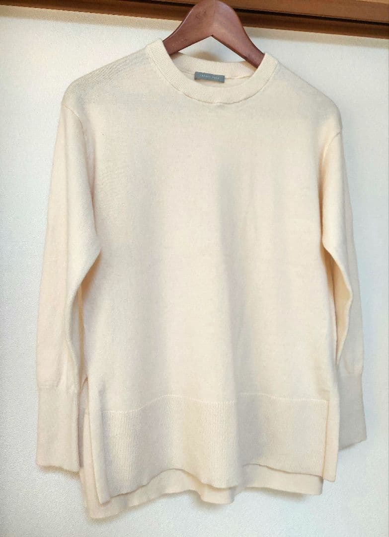 セオリーリュクス　クリーム色カシミヤ100％長袖ニット、セーター 38　極美品
