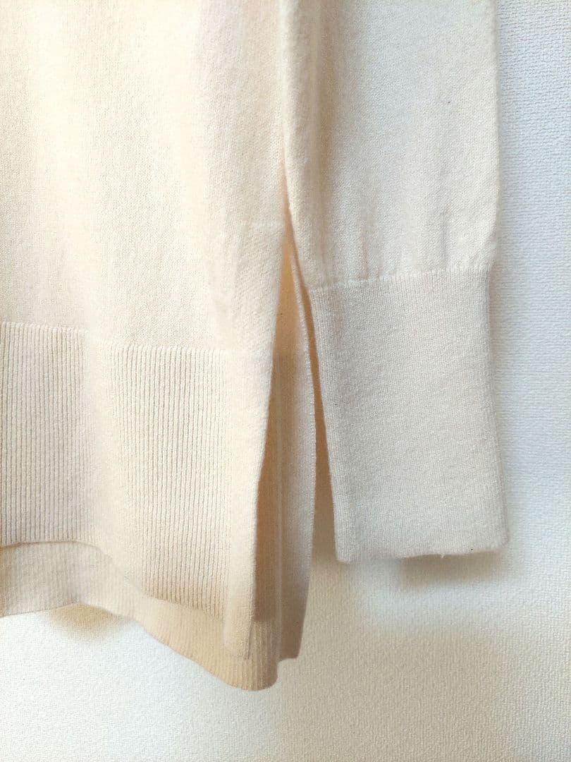 セオリーリュクス　クリーム色カシミヤ100％長袖ニット、セーター 38　極美品
