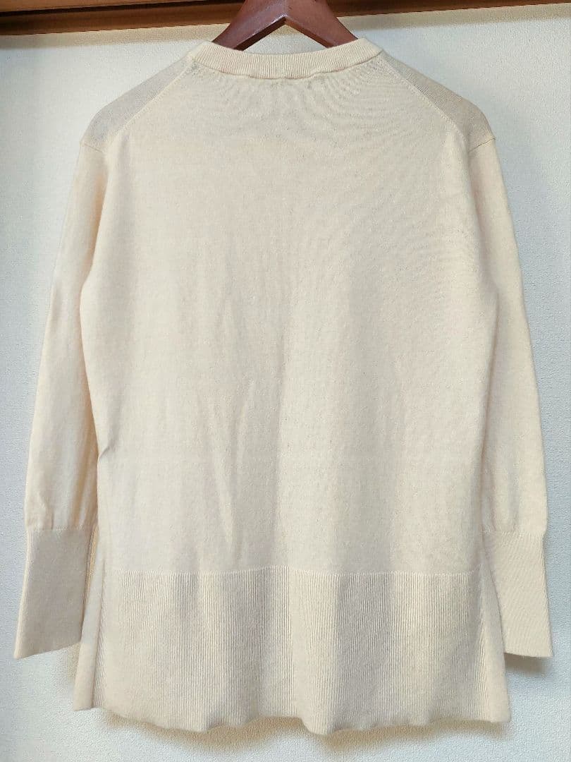 セオリーリュクス　クリーム色カシミヤ100％長袖ニット、セーター 38　極美品