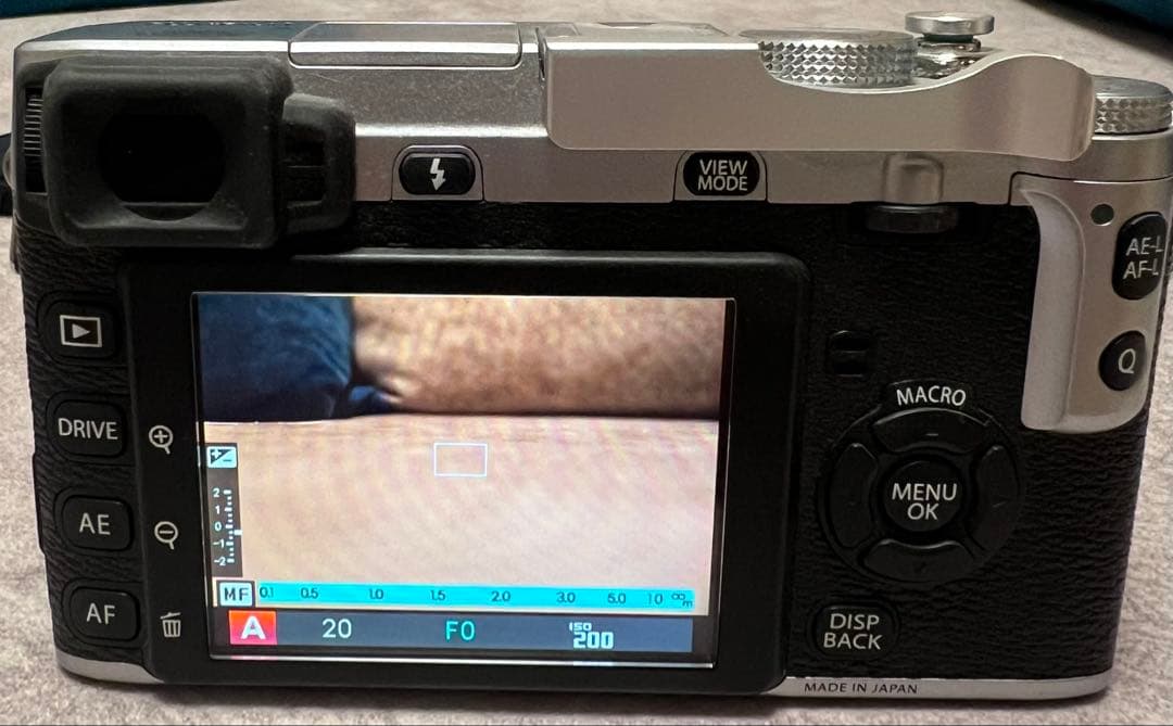 【箱付き美品】FUJIFILM X-E1 一眼レフカメラ　シルバー