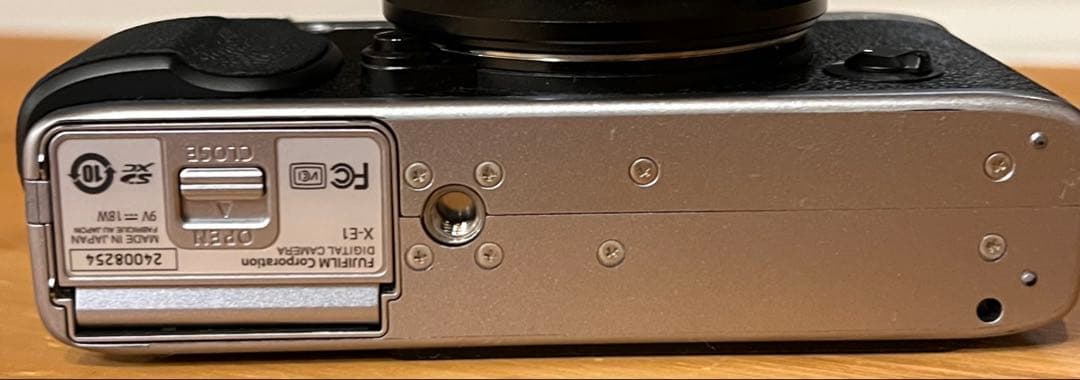 【箱付き美品】FUJIFILM X-E1 一眼レフカメラ　シルバー