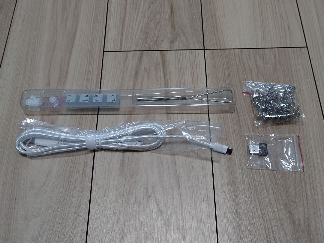 【極美品】NIZ 静電容量無接点方式 84キー ワイヤレスキーボード