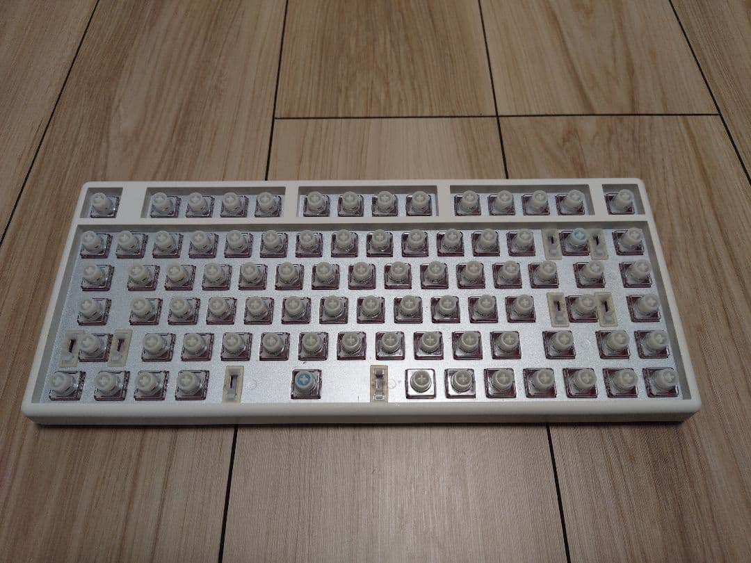 【極美品】NIZ 静電容量無接点方式 84キー ワイヤレスキーボード