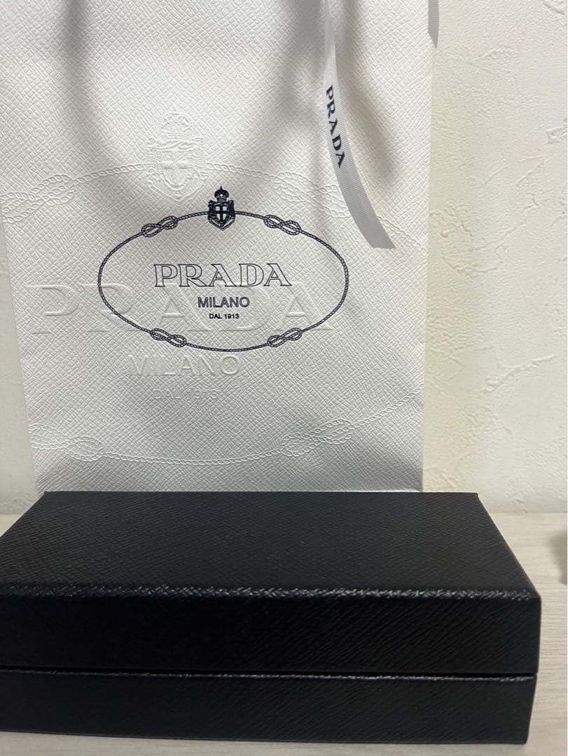 PRADA ポルタキアヴィ・ペッレ 黒