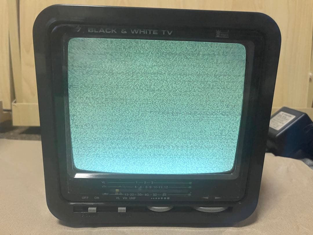 レトロ家電 充電式 7インチ白黒ブラウン管テレビEmperor BTV-700J