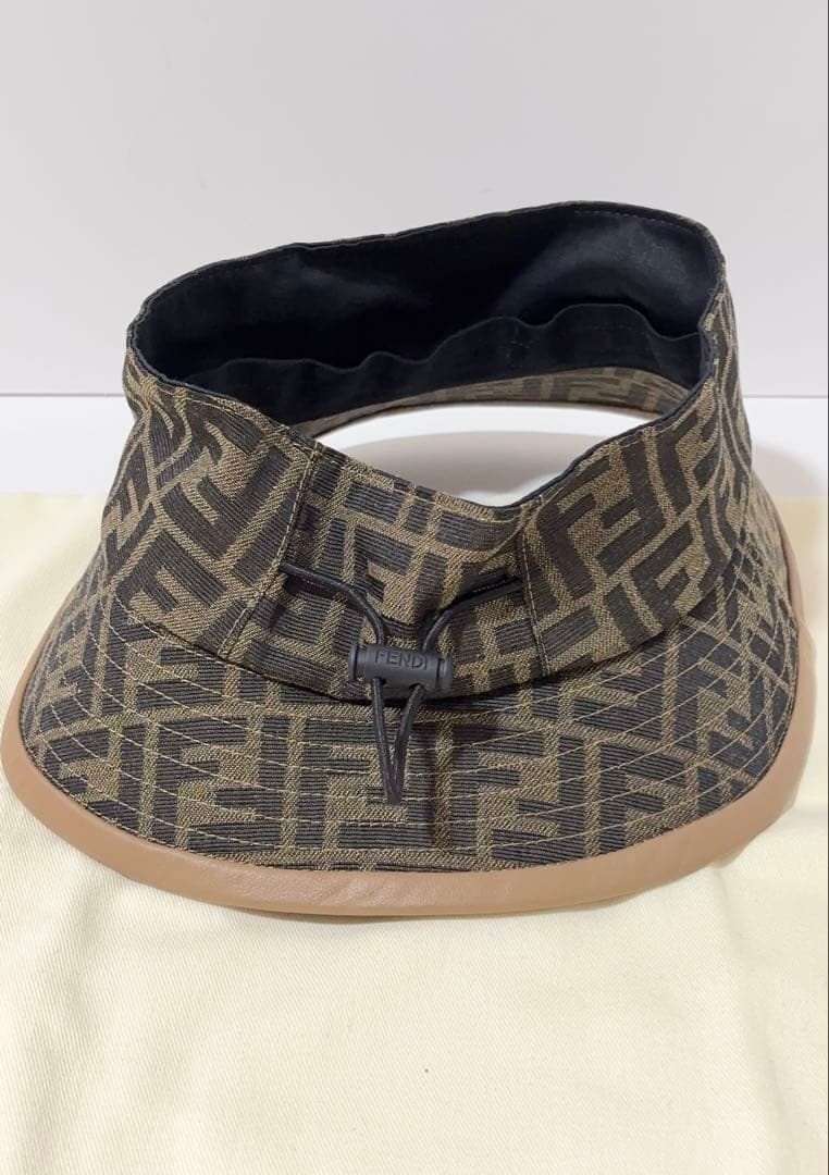 FENDIフェンディ　サンバイザー　ユニセックスM(59cm)