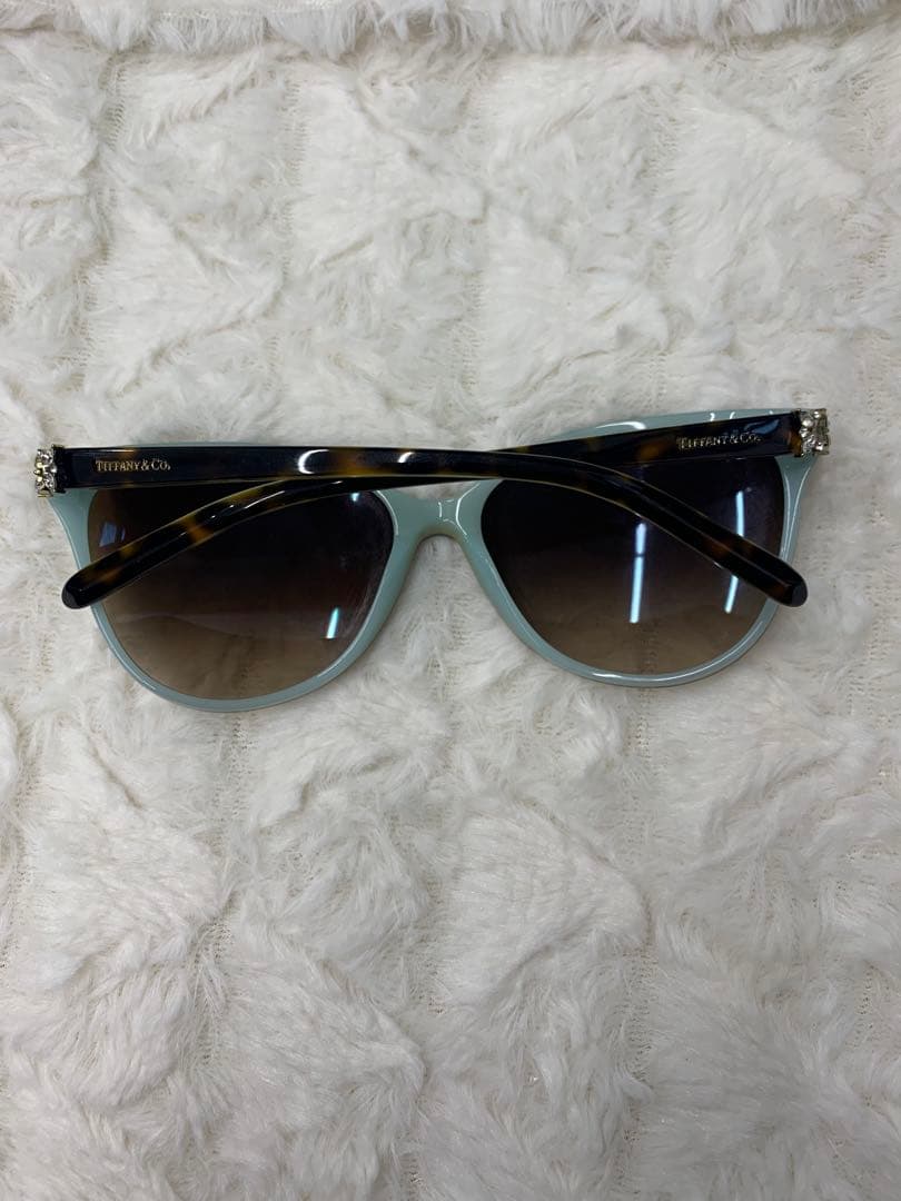 Tiffany & Co. キャットアイサングラス