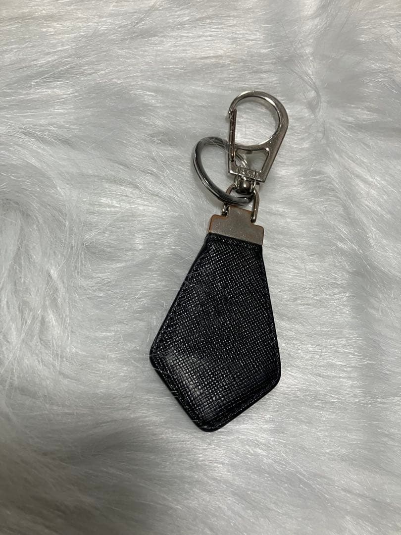 プラダ　キーホルダー　ストラップ　キーリング