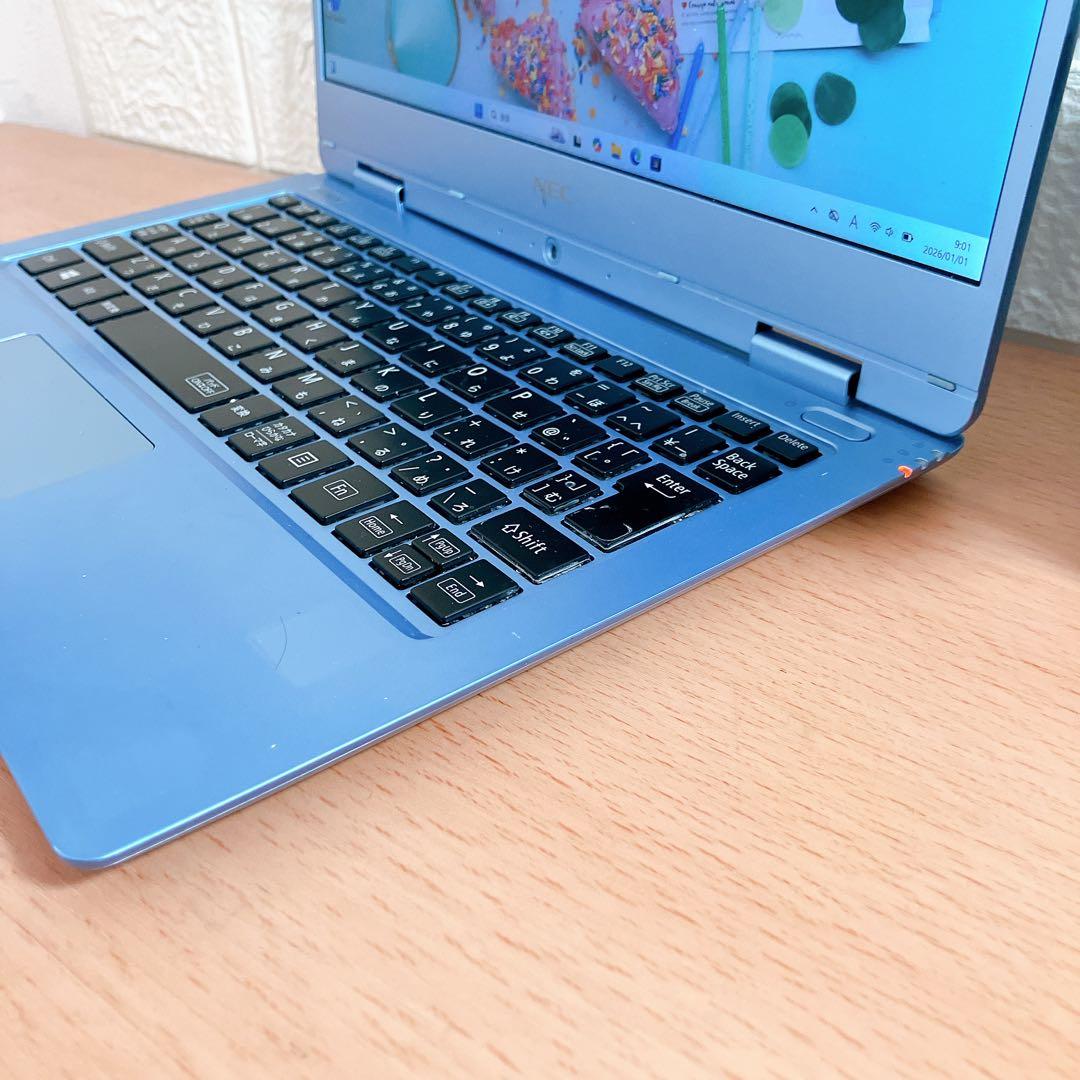 小型軽量・爆速SSD・初心者OK！Windows11青ブルーノートパソコン☆