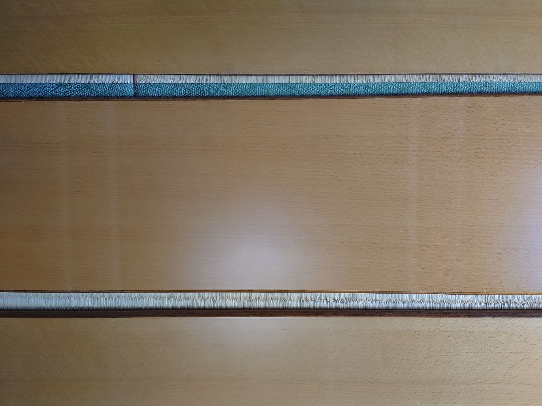 E&YのDISPLAY SHELVES