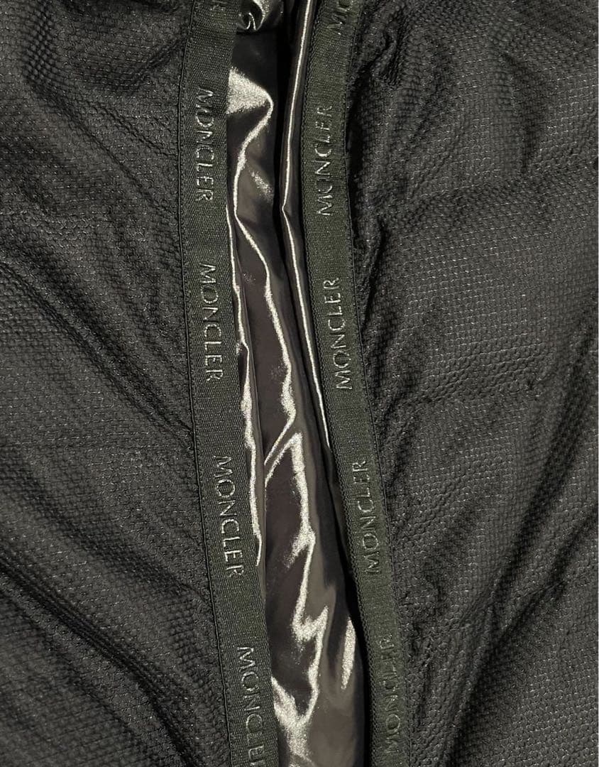 ［極美品］モンクレール　パーカー　ブラック　サイズS
