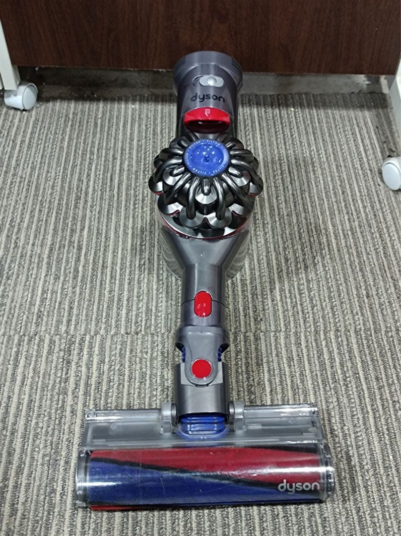 [八6461] ダイソン コードレスクリーナー SV11