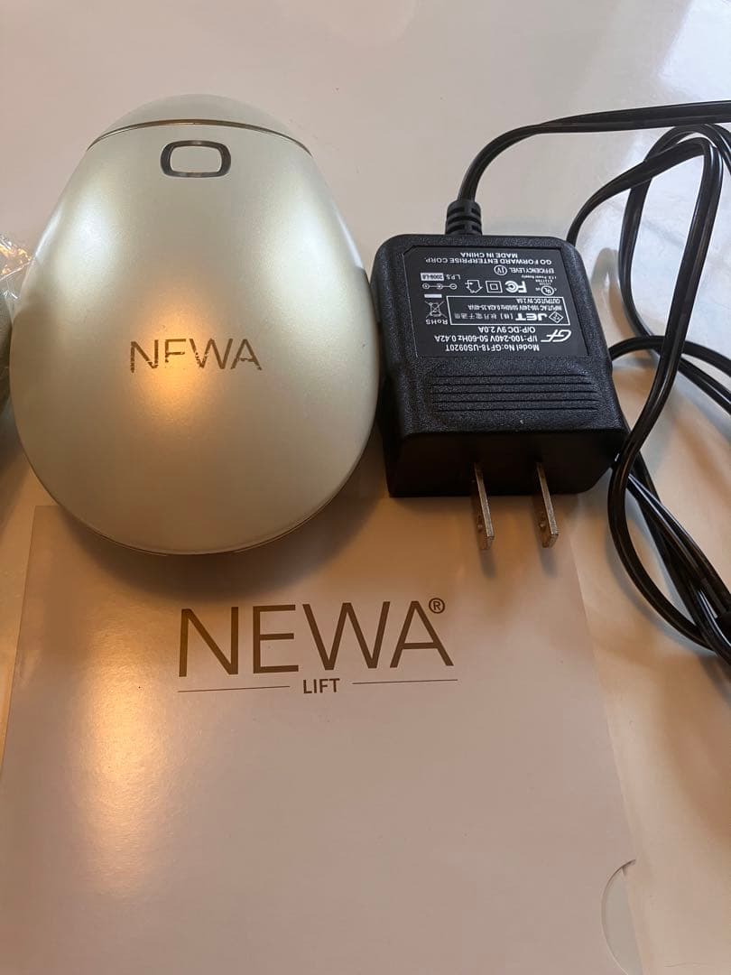 NEWAA LIFT 美顔器 ホワイト