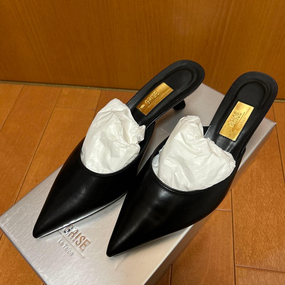 GRISE ブラック ポインテッドトゥ ミュール M