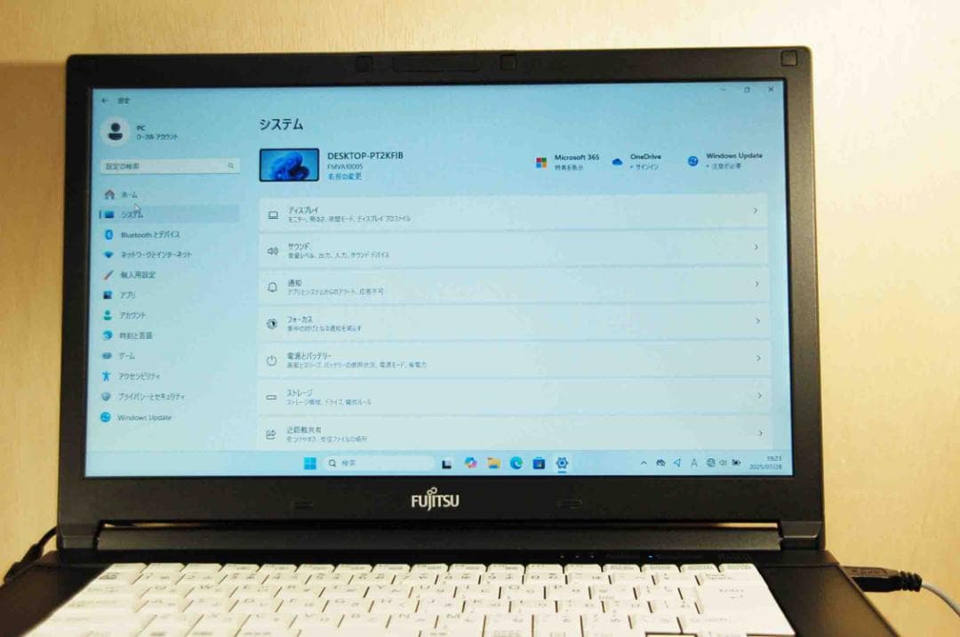 Fujitsu ノートパソコンWin-11 Office メモリー8GB SSD