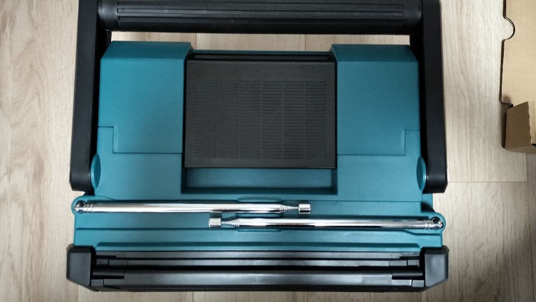 【早い者勝ち】マキタ 充電式ラジオ付テレビ