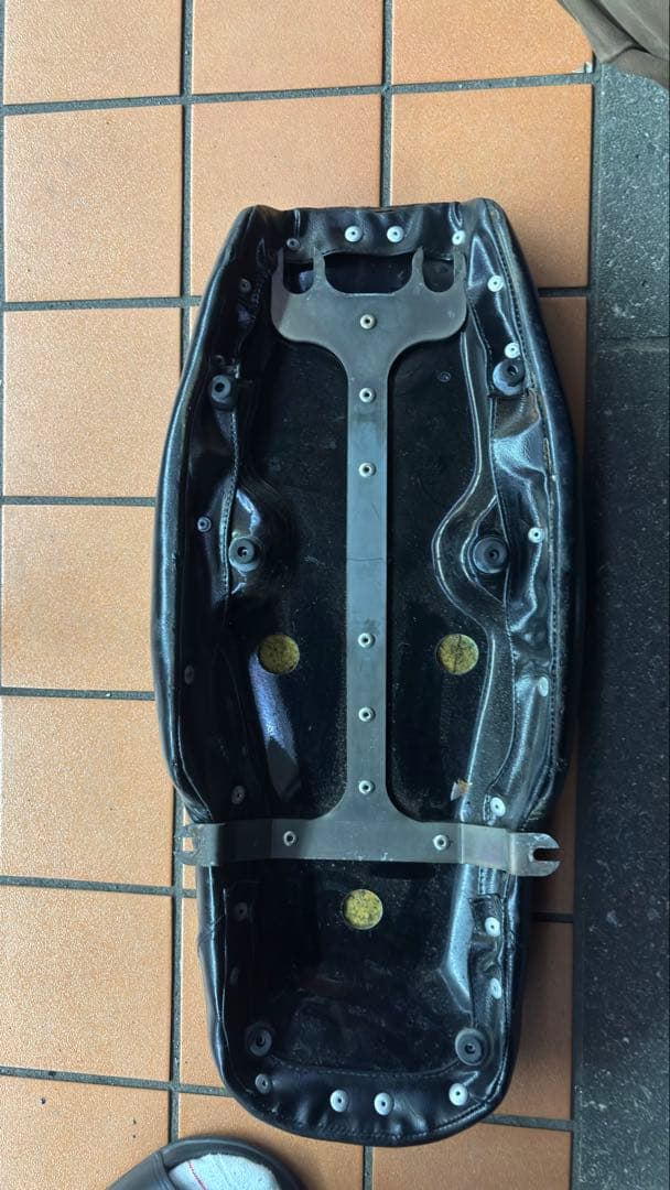 SR400/500用 薄型ベーツタイプ TTシート MOTOR ROCK