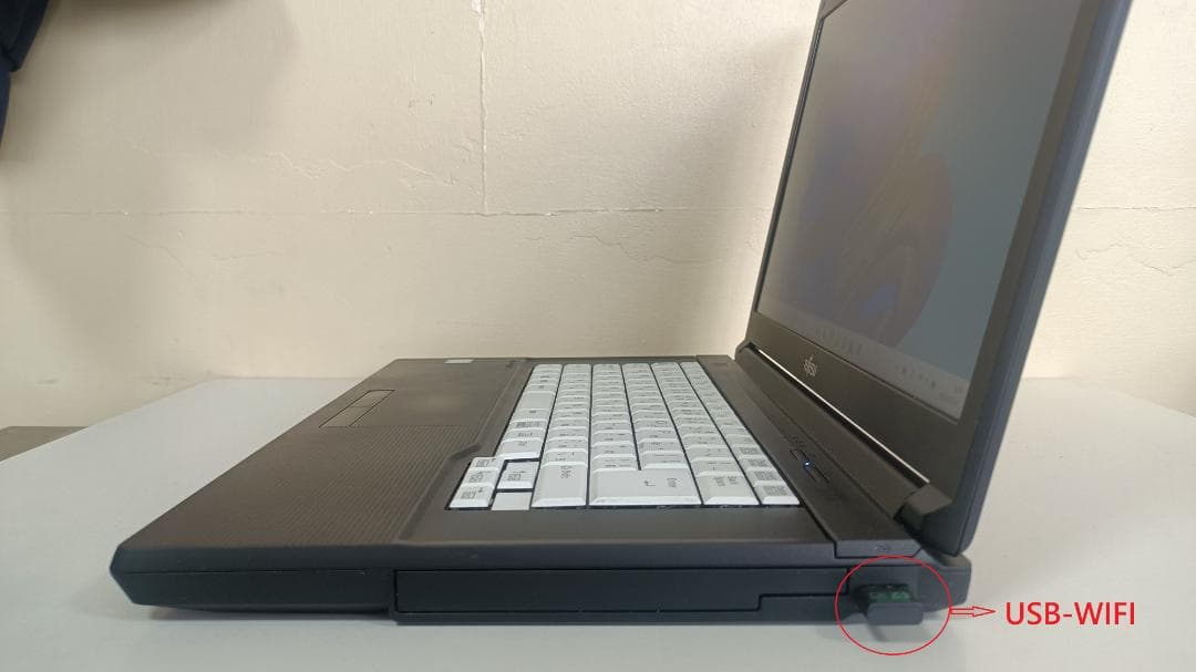 美品ノートパソコンFUJITSU第八世代Corei5 SSD512G メモリ8G