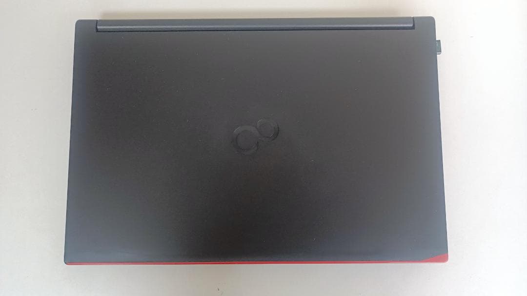 美品ノートパソコンFUJITSU第八世代Corei5 SSD512G メモリ8G