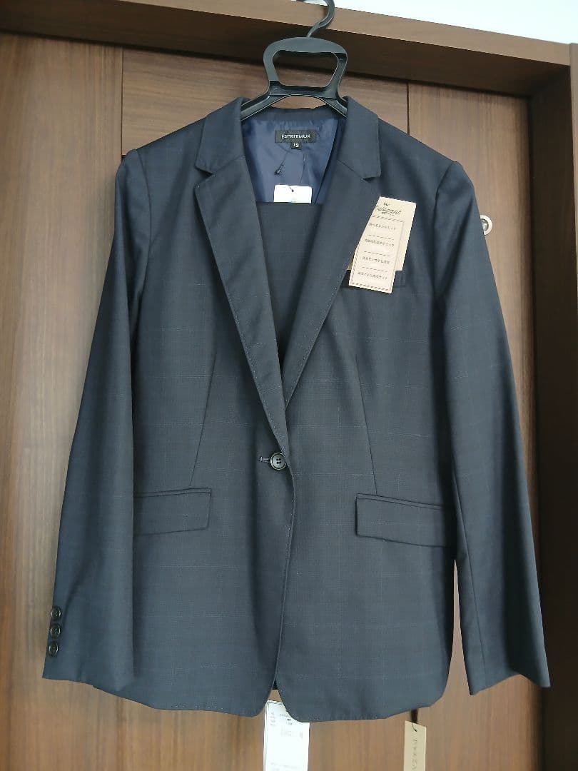 売り切り最終価格♪新品未使用☆ネイビーチェック柄パンツスーツ