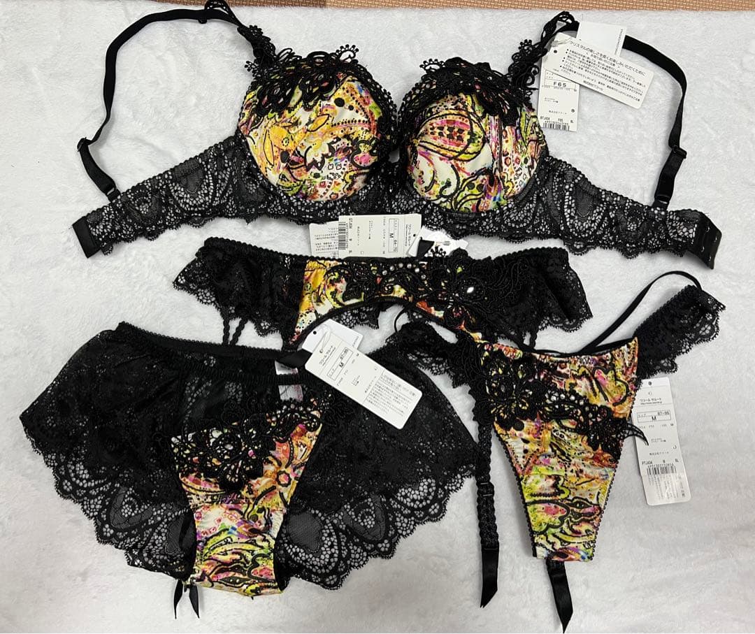 ♥ サルート【光の祭典】34グループ 4点set✩.*˚