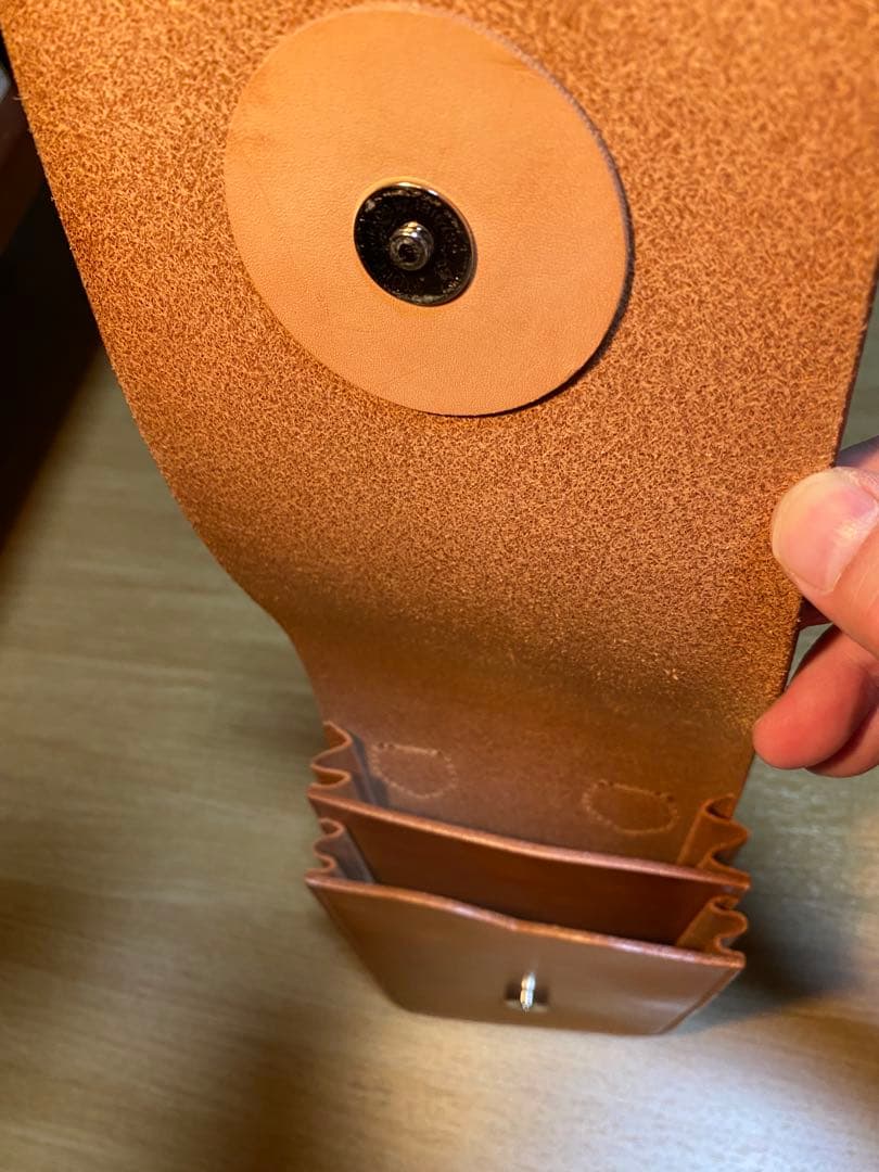 ALZUNI レザー ボディバッグ （サドル）