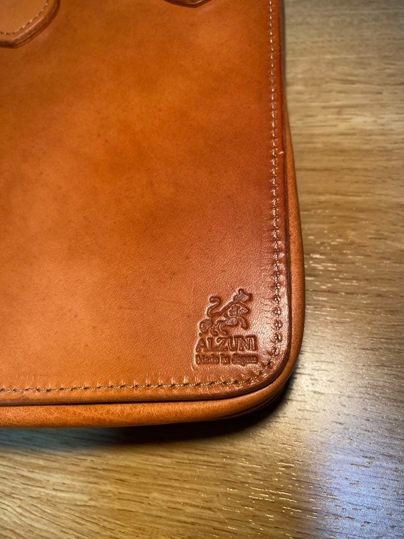 ALZUNI レザー ボディバッグ （サドル）