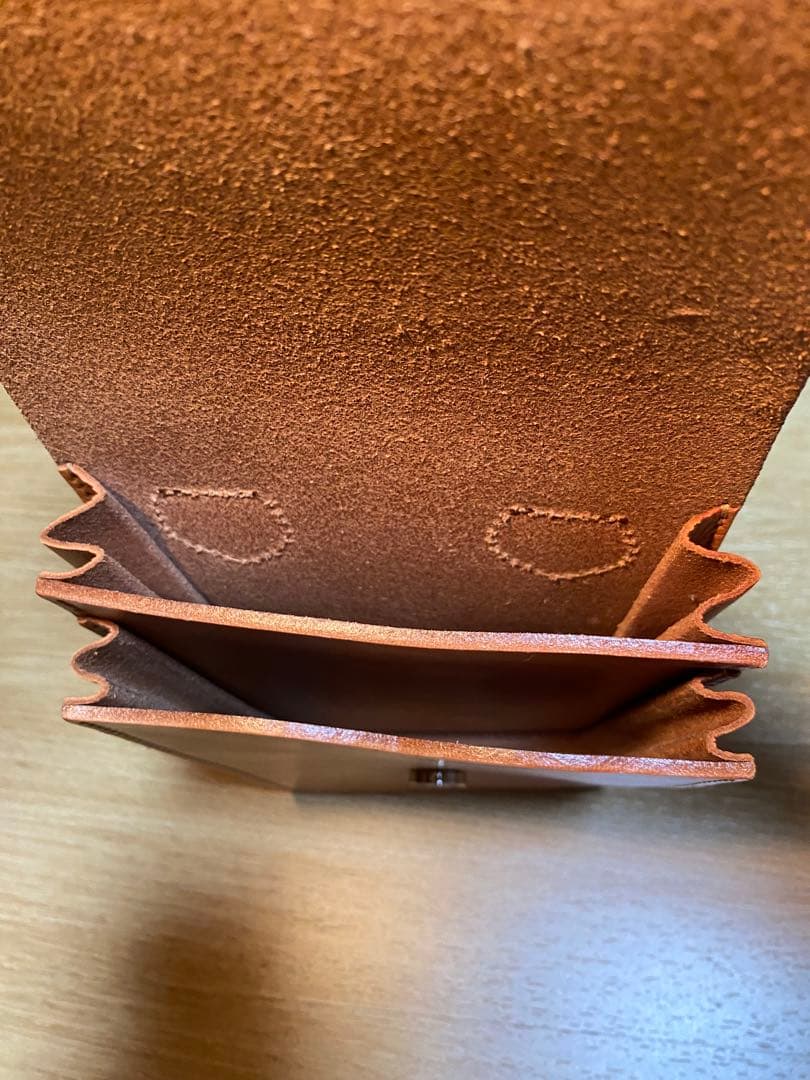 ALZUNI レザー ボディバッグ （サドル）