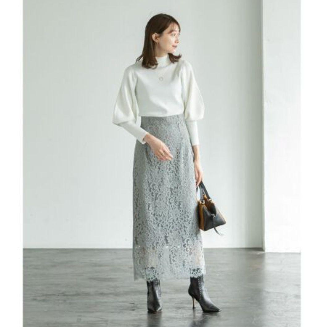 美品　ノーブル　バルーンスリーブニット　ハイネック　キレイ見え　美シルエット　白