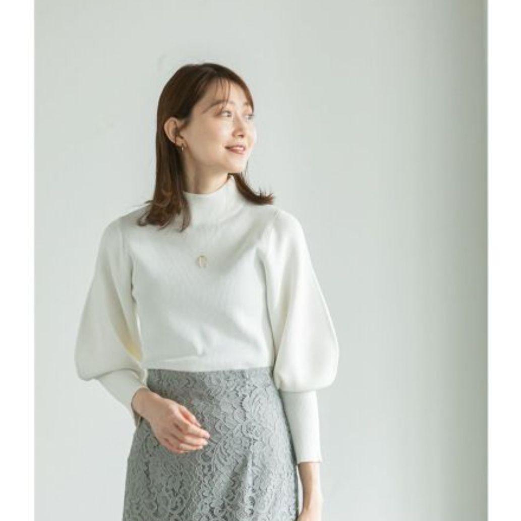美品　ノーブル　バルーンスリーブニット　ハイネック　キレイ見え　美シルエット　白