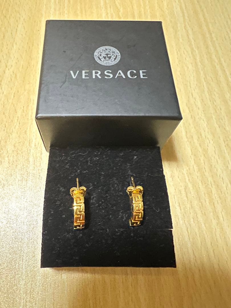 VERSACE 両耳ピアス　ゴールド値下げしました