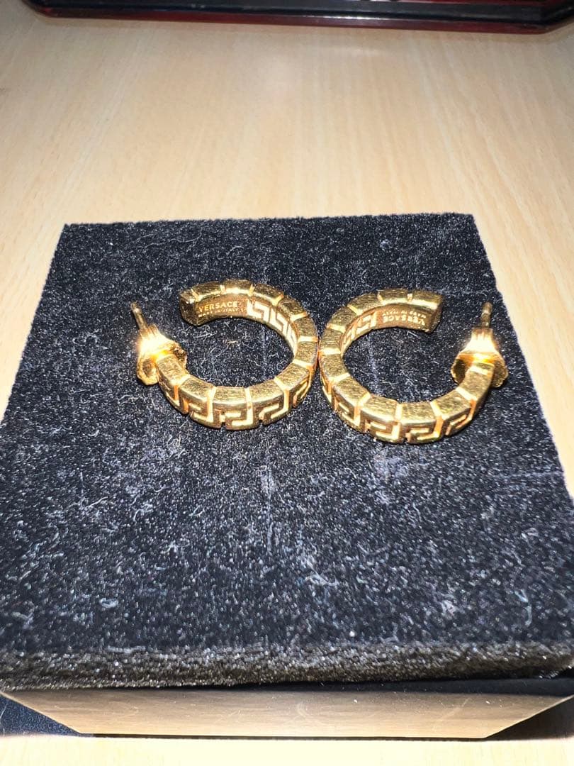 VERSACE 両耳ピアス　ゴールド値下げしました