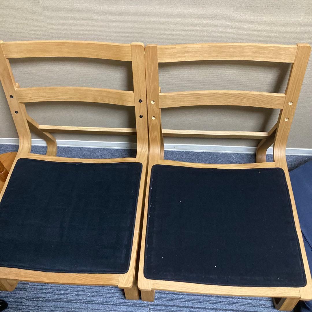 無印良品　リビングでもダイニングでもつかえるソファチェア　右