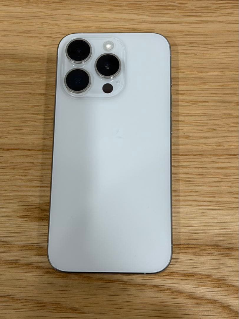 iPhone15pro ホワイトチタニウム　256ギガ