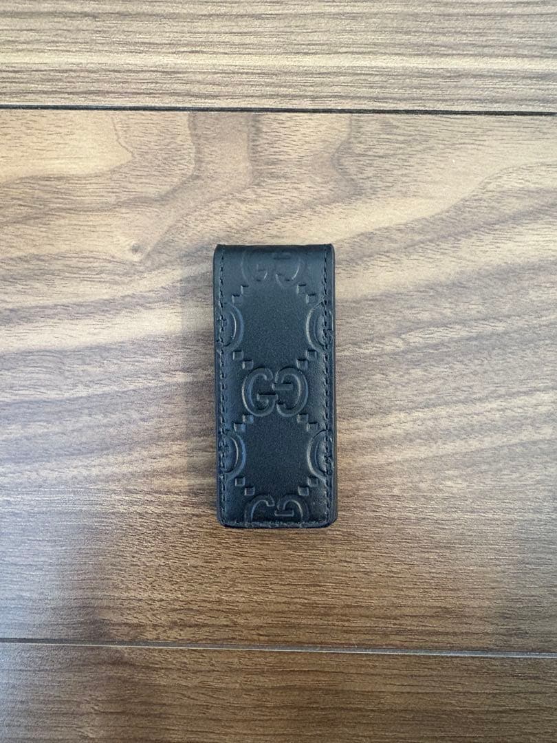 GUCCI エンボス加工レザー マネークリップ
